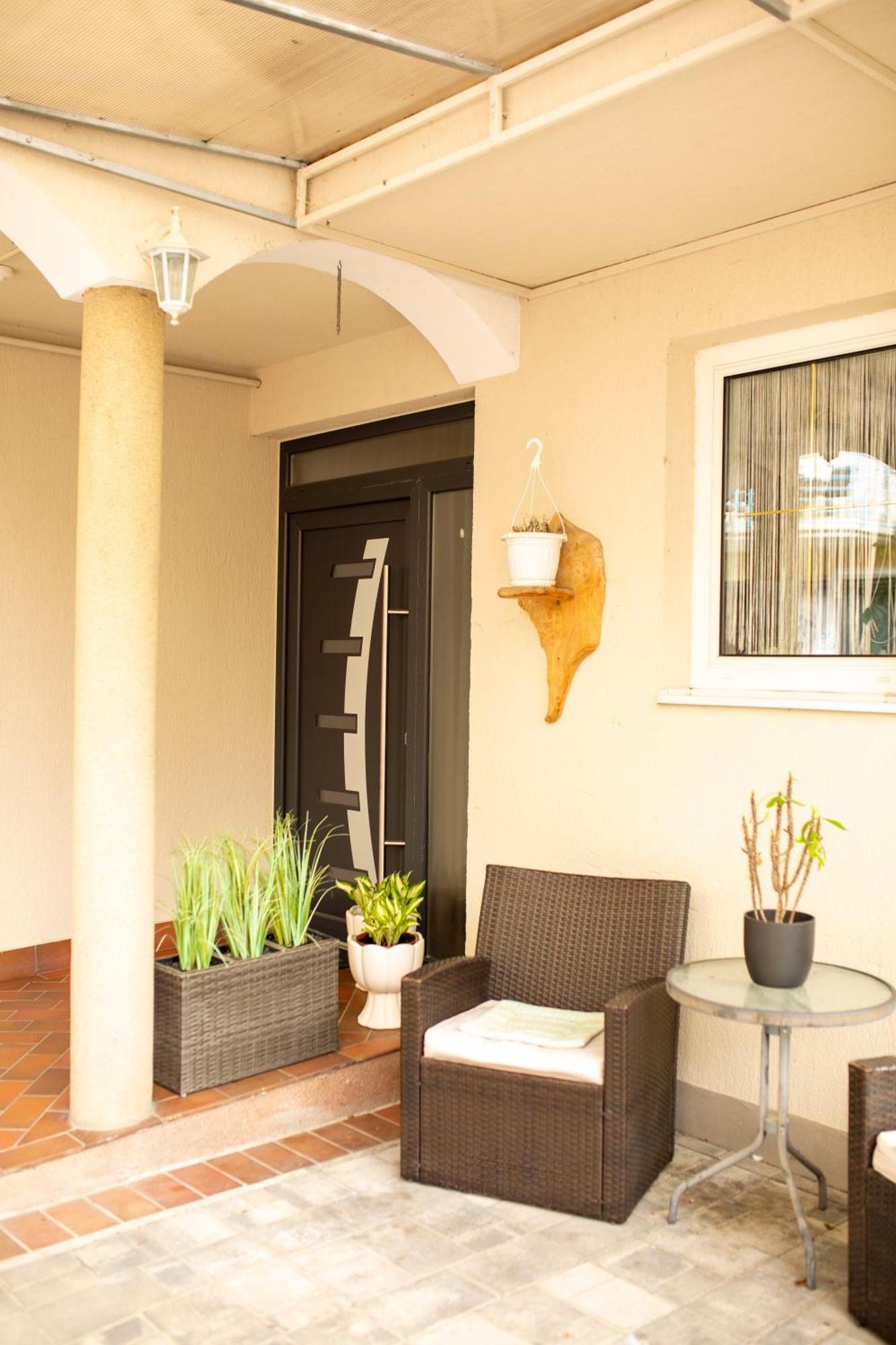 Huerkecz Apartmanhaz Heviz Bagian luar foto