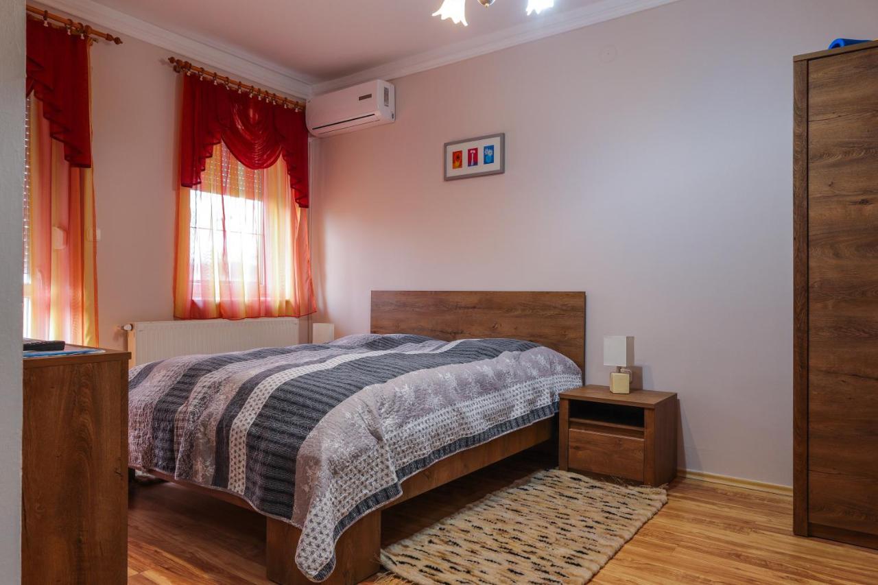 Huerkecz Apartmanhaz Heviz Bagian luar foto