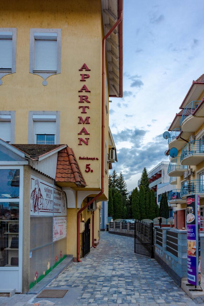 Huerkecz Apartmanhaz Heviz Bagian luar foto